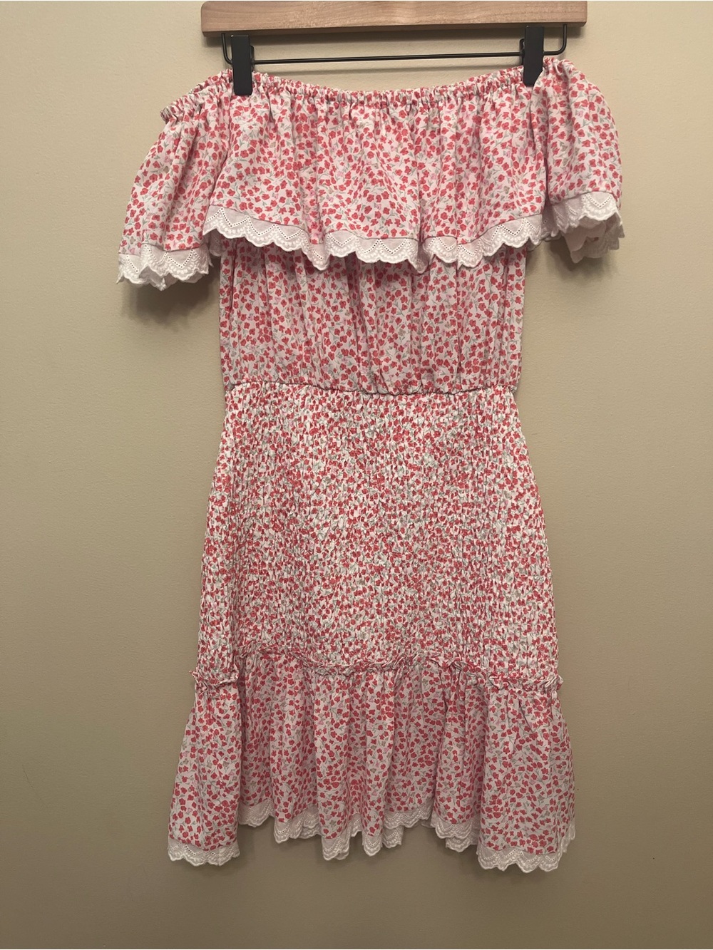 NWT Stellah Off the Shoulder Smocked Floral Dress Womens Size Medium Cottagecore